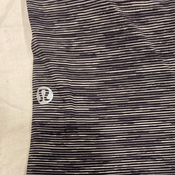 Lululemon Capris size 6 - Picture 5 of 5